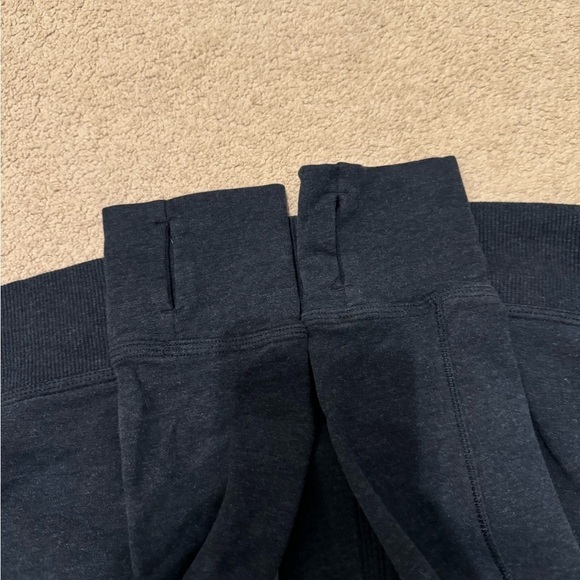 Lululemon stress less hoodie size 6 vguc - Picture 10 of 11
